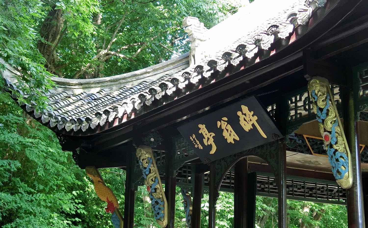 滁州红木牌匾定制：寺庙宗祠,园林景观,创意招牌,抱柱对联